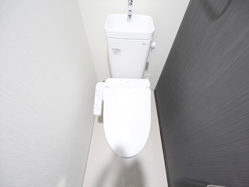 トイレ　温水洗浄暖房便座付トイレ