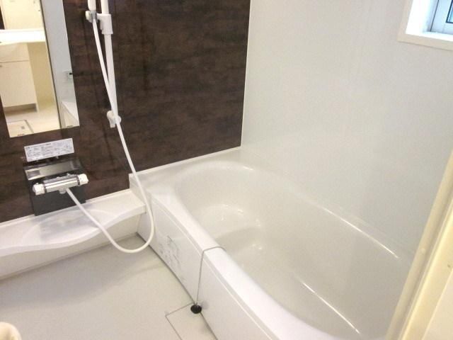 バス・シャワールーム　足を伸ばしてゆったりと出来る一坪風呂