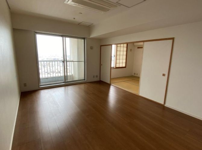 居室・リビング　こちらのリビングで趣味の時間をお楽しみください