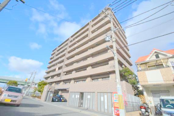 建物外観　落ち着いた色合いの綺麗なマンションです。