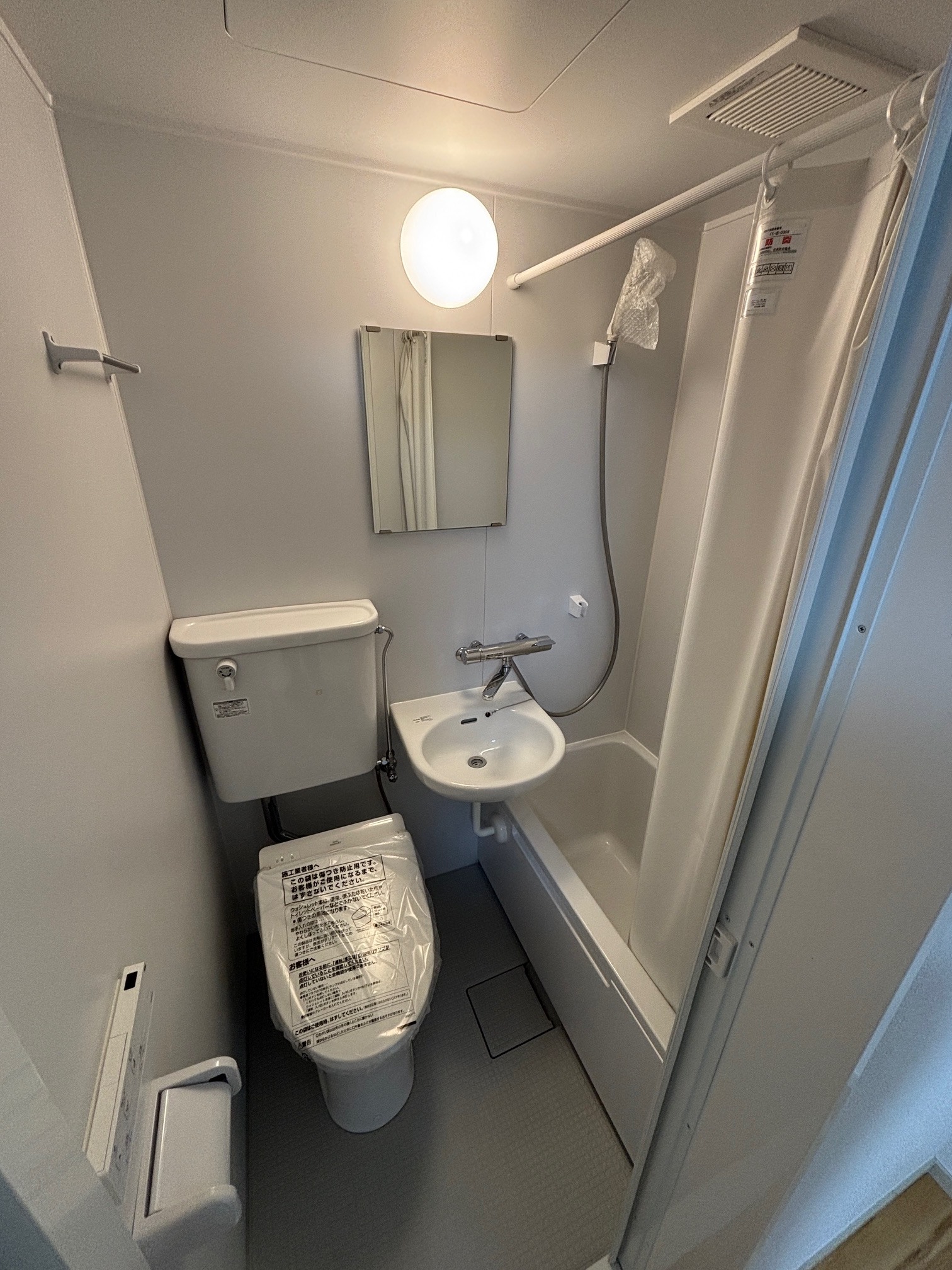 バス・シャワールーム　新規交換しました