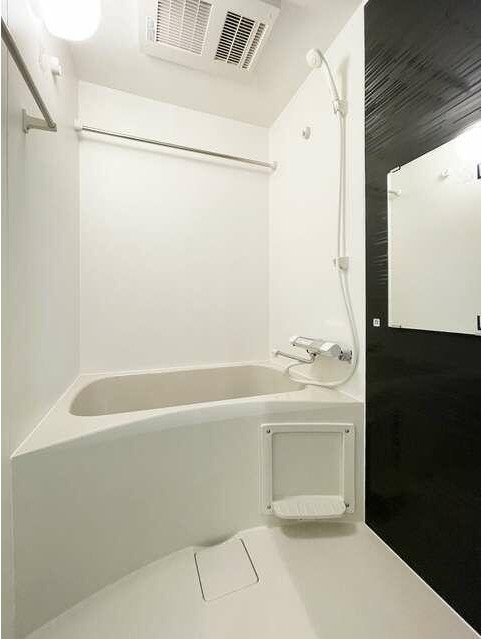 バス・シャワールーム　雨の日でも安心の浴室乾燥機付きです♪