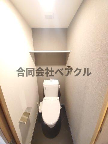 トイレ　落ち着いた色調のトイレです