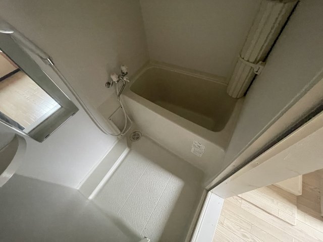 バス・シャワールーム　コンパクトで使いやすいお風呂です