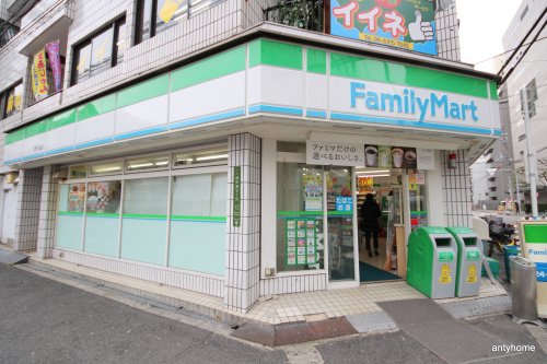 コンビニ　ファミリーマート西天満店（コンビニ）まで104m