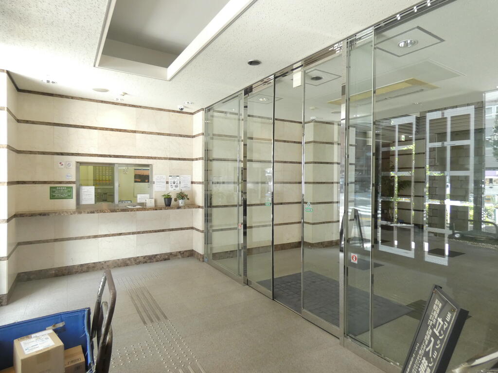 エントランス　エントランス