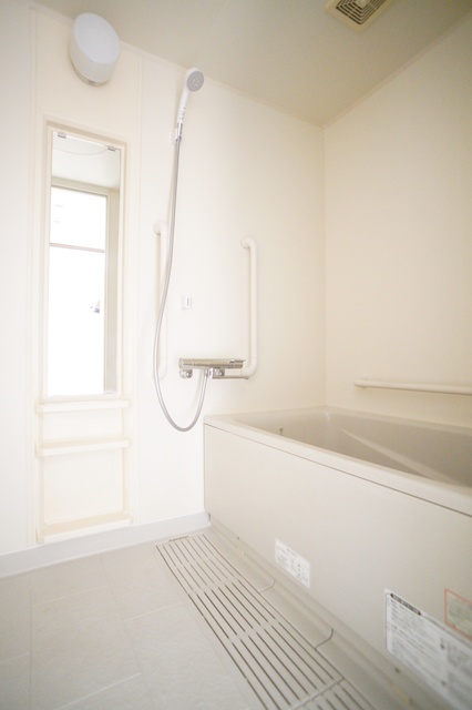 バス・シャワールーム　参考写真（同建物別部屋のものです）