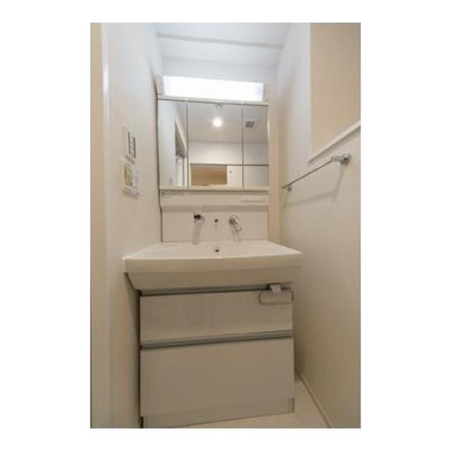 洗面設備　※写真は同タイプ住戸です。