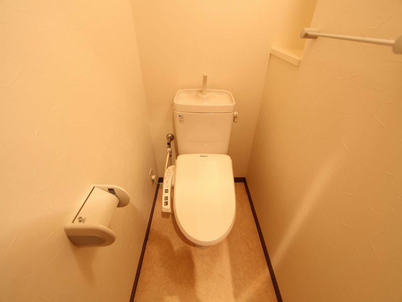 トイレ　温水洗浄暖房便座付トイレ