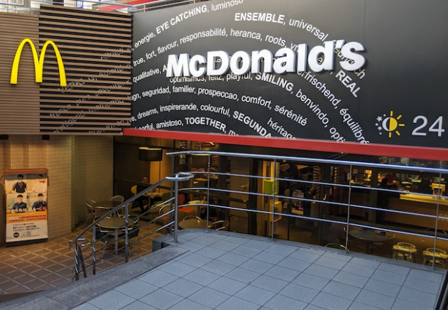 飲食店　マクドナルド 駒沢大学店（飲食店）まで195m