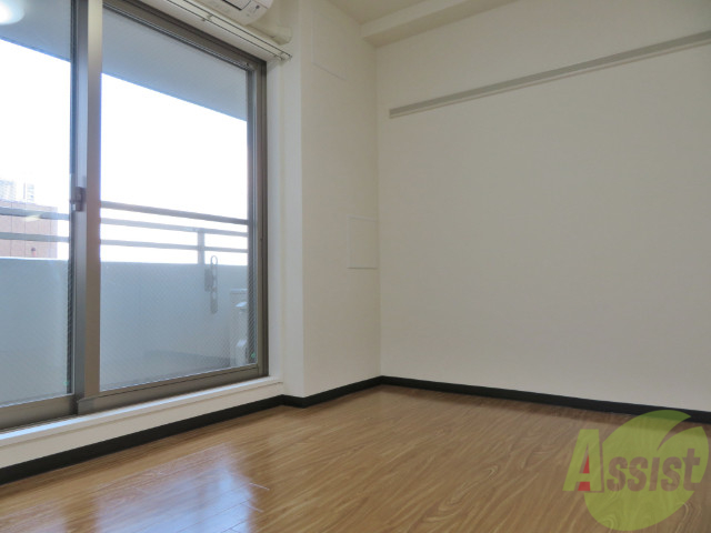 その他部屋・スペース　こちらは洋室を撮影しました。寝室にしましょう。