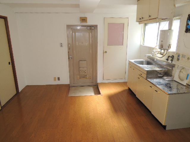 玄関　写真は同マンションの別のお部屋のものです