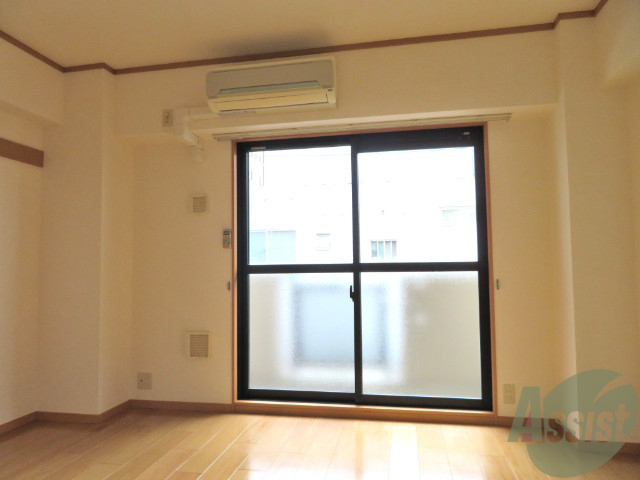 居室・リビング　広々としたリビングです。のびのびとできそうですね。