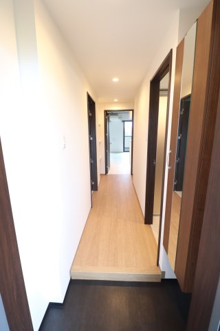 玄関　同間取り別号室のお写真です。現況優先となります。