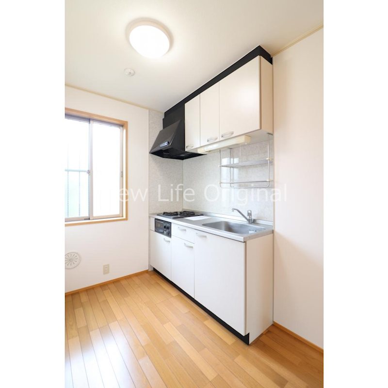 キッチン　窓付きキッチンで明るく換気も出来ます。