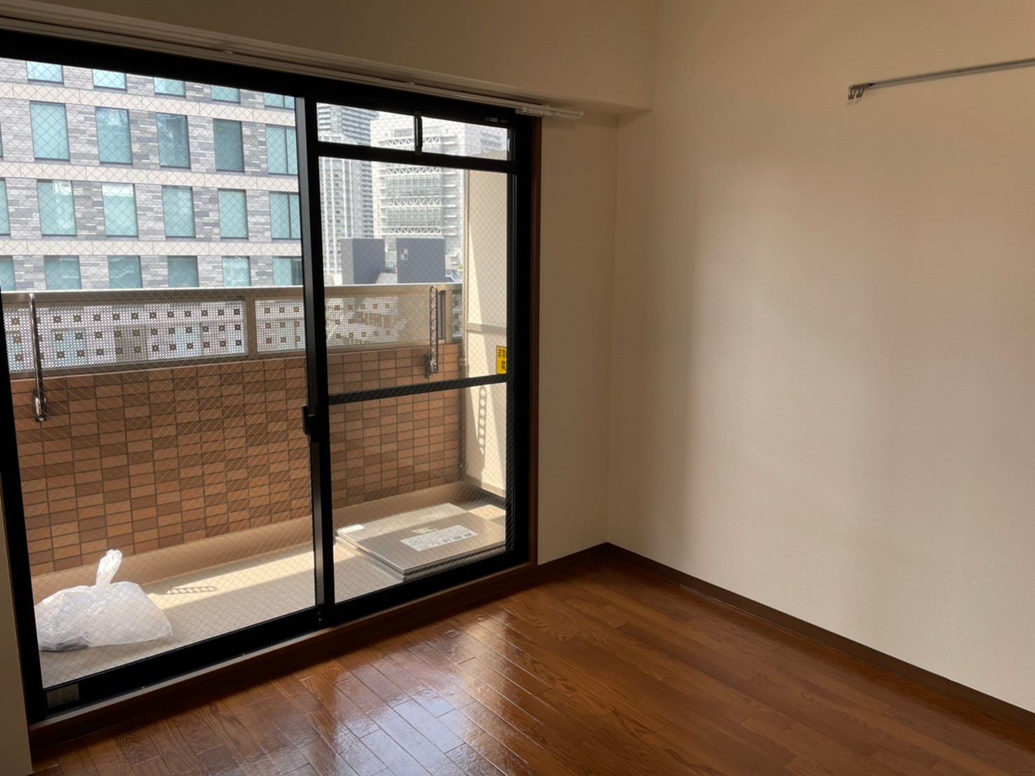 居室・リビング　同物件・別部屋のものを使用