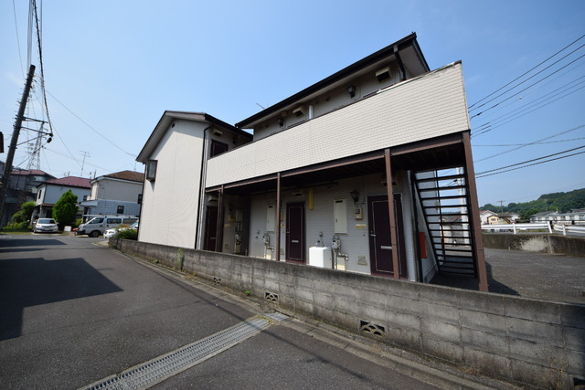 建物外観　★程よい緑に囲まれた、居心地の良い物件です★