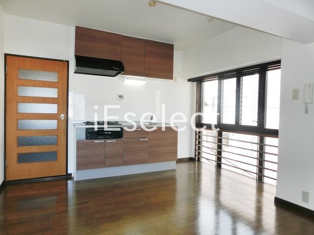 居室・リビング　窓も大きく明るいリビングです