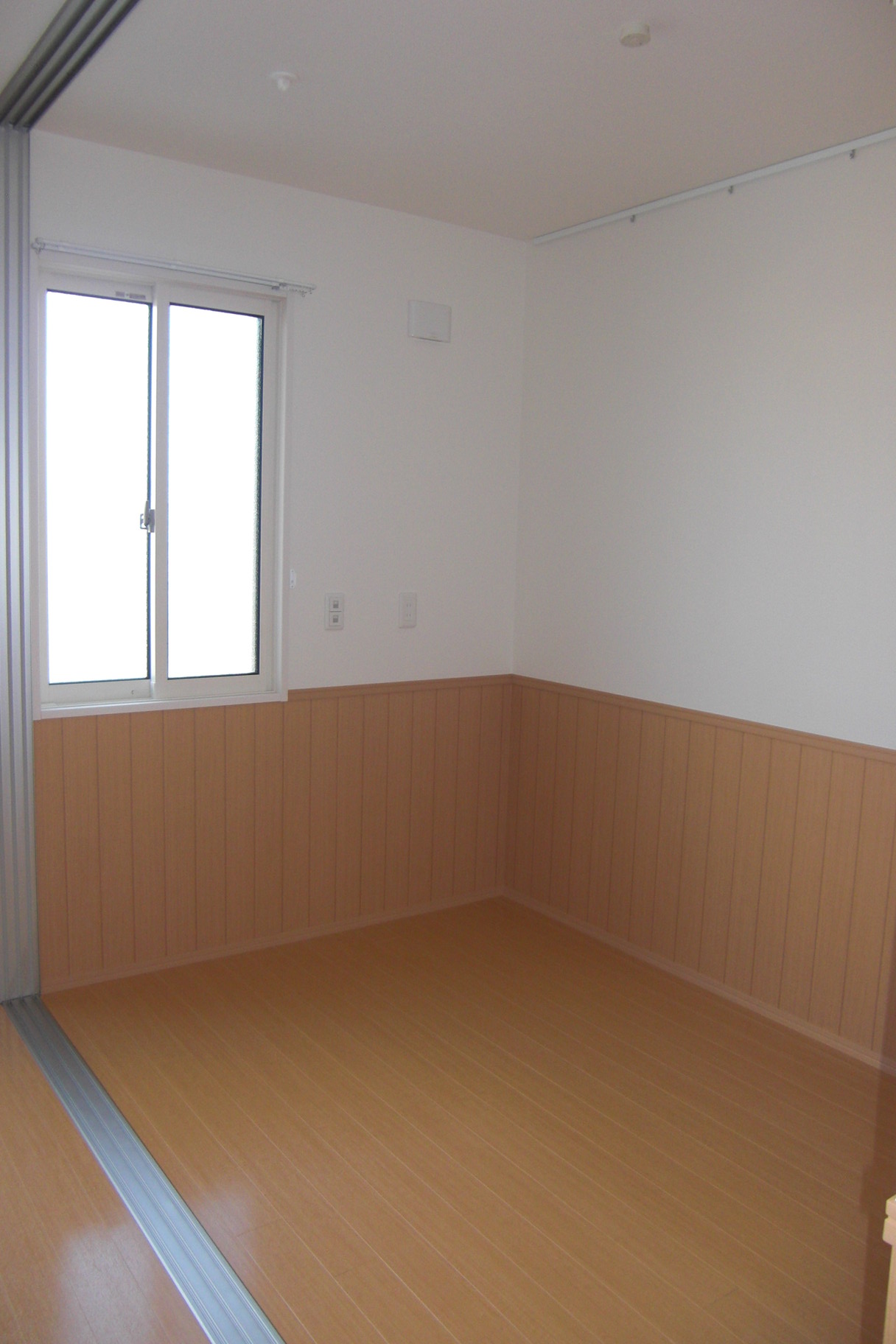 その他部屋・スペース　３帖の洋室です！窓付きで明るいですよ！