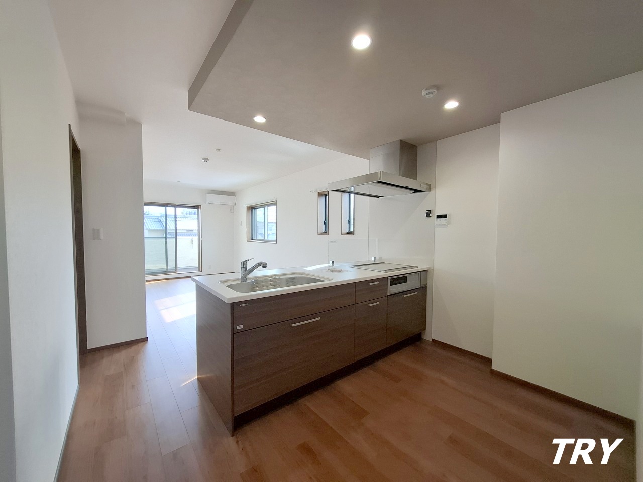 居室・リビング　カウンターキッチンのリビング。