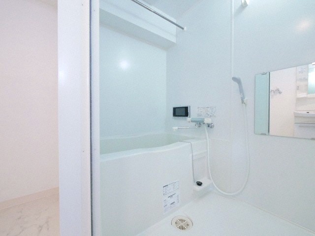 バス・シャワールーム　広々タイプのお風呂です♪