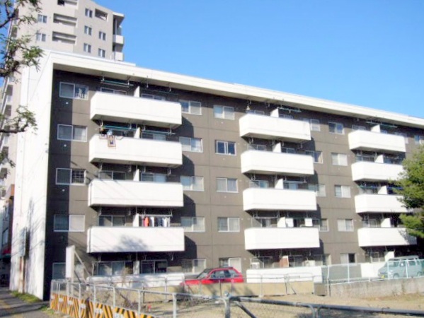 建物外観　新築同様に室内フルリフォーム済みのマンションです♪