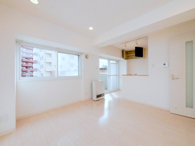 居室・リビング　日当たり良好で明るいリビングです♪