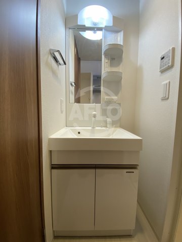 洗面設備　クレストコート靭公園　独立洗面台