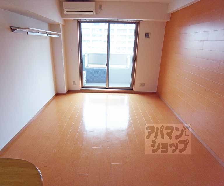 居室・リビング　カウンター付きの広々空間！