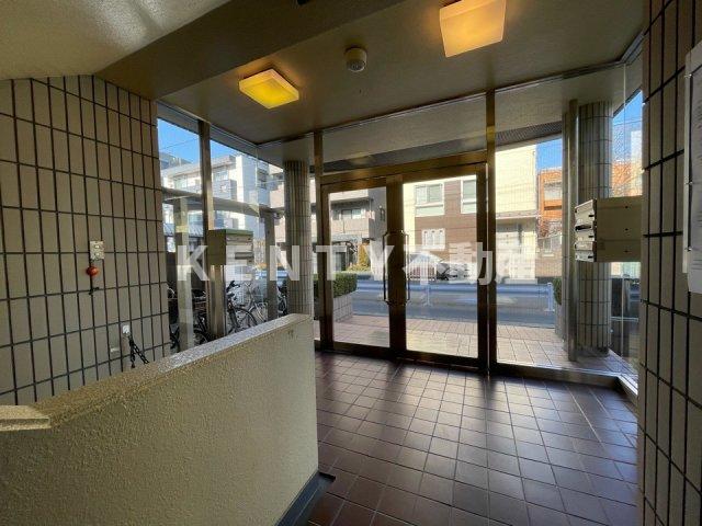 エントランス　落ち着いたエントランスです