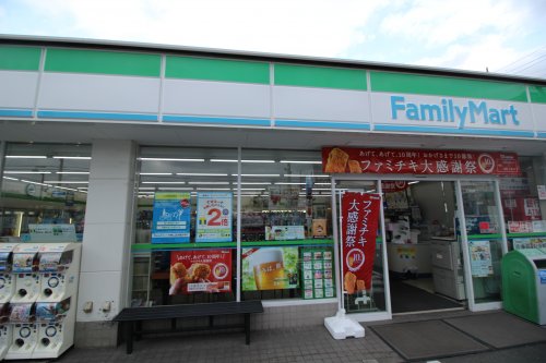 コンビニ　ファミリーマート 奥戸五丁目店（コンビニ）まで702m
