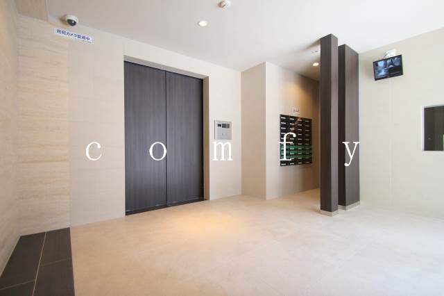 エントランス　オートロック付きエントランス