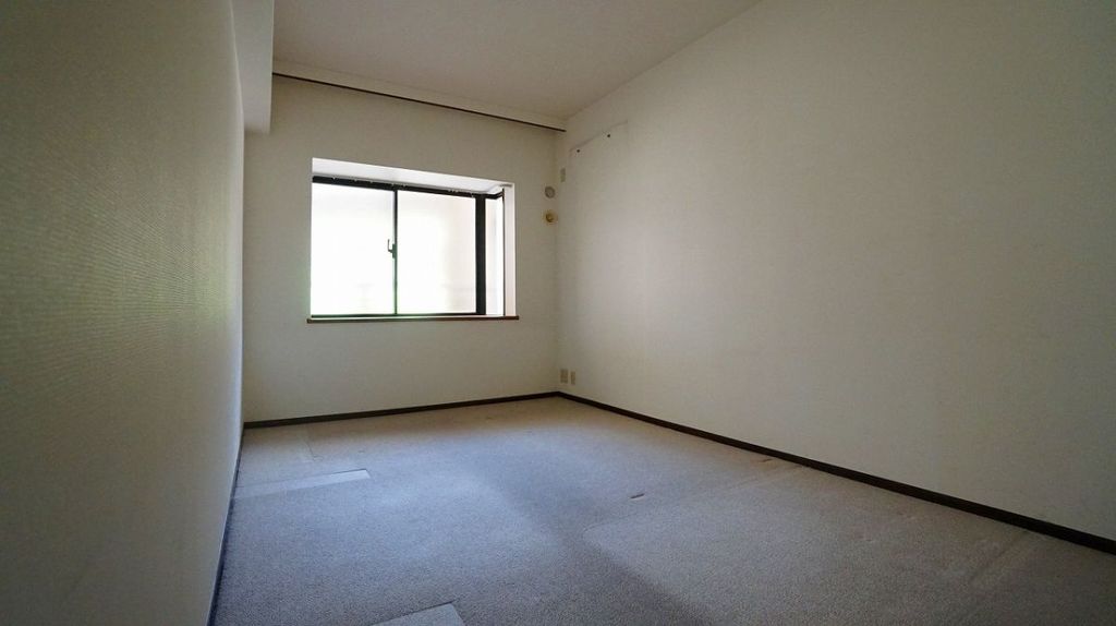 居室・リビング　同マンション別号室の写真