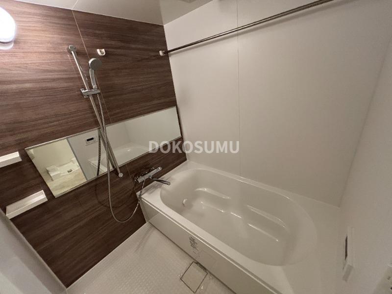 バス・シャワールーム　一日の疲れをやさしく癒やす、清潔感あふれるリラックスバス。