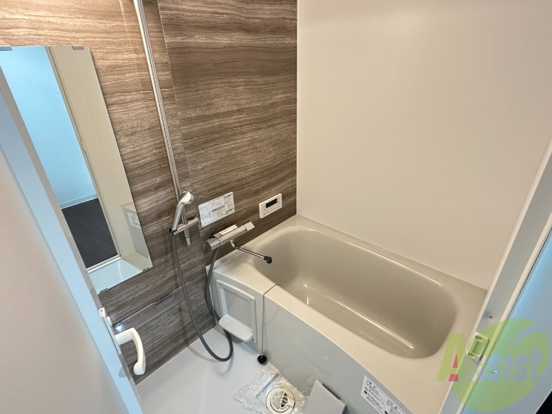 バス・シャワールーム　こちらはお風呂。一日の疲れをここで癒してください。