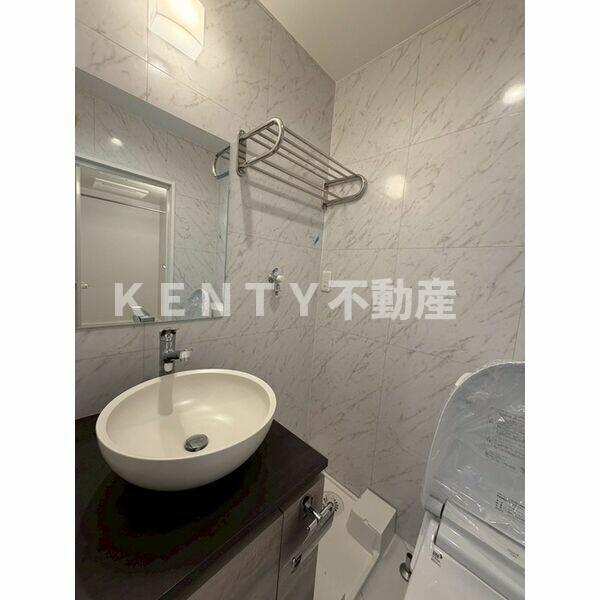 洗面設備　ゆったりとスペースのある洗面所