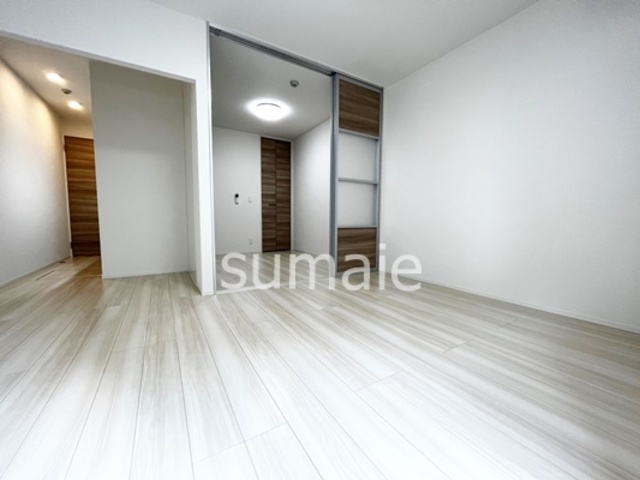 居室・リビング　ホワイトフローリングです