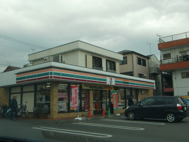 コンビニ　セブンイレブン（コンビニ）まで780m