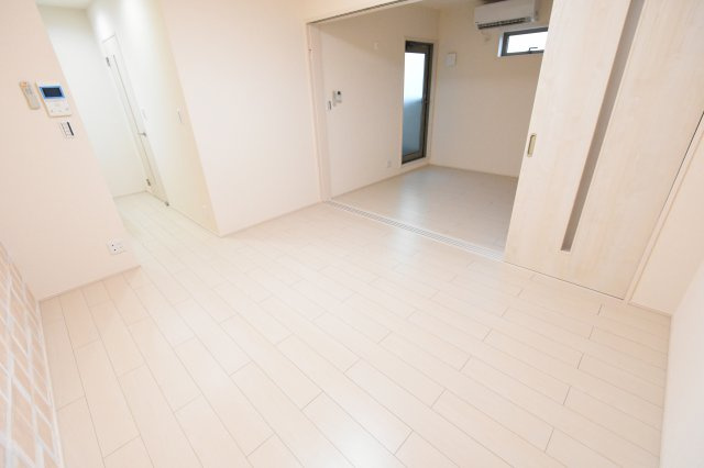 居室・リビング　洋室にエアコン設置済み！