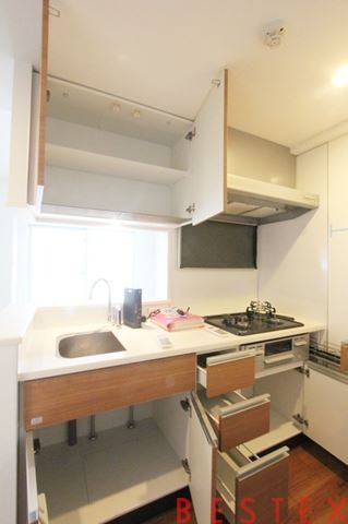 キッチン　※同タイプ・別部屋の参考写真です。