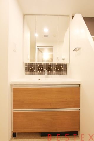 洗面設備　※同タイプ・別部屋の参考写真です。