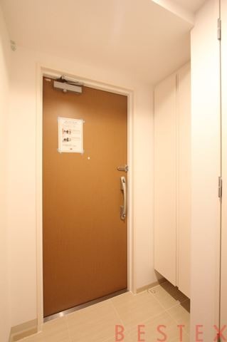 玄関　※同タイプ・別部屋の参考写真です。