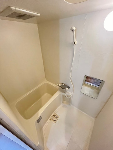 バス・シャワールーム　お風呂で日々の疲れを落としましょう