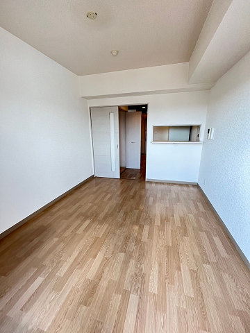 その他部屋・スペース　落ち着いた色調の寝室です