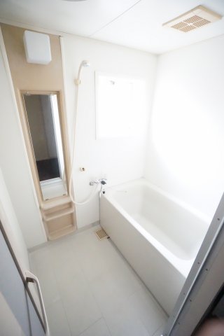バス・シャワールーム　※同物件・反転タイプの写真です。