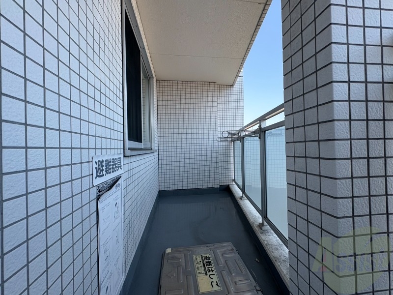 バルコニー　こちらはバルコニー。洗濯物が干せるようになっています。