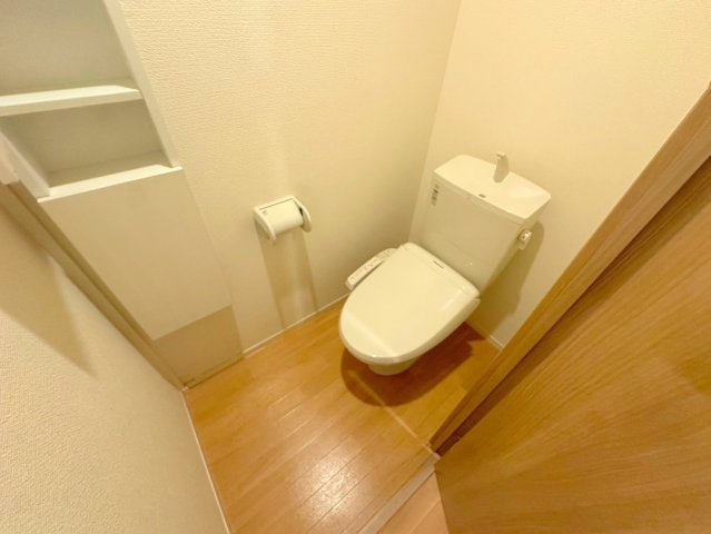 トイレ　綺麗なトイレにはウォシュレット標準装備です。