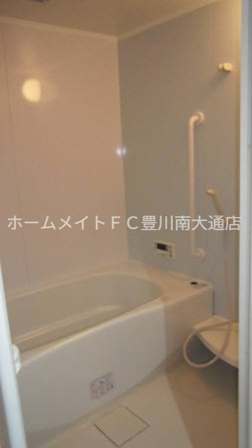 バス・シャワールーム　同型別部屋写真（反転）
