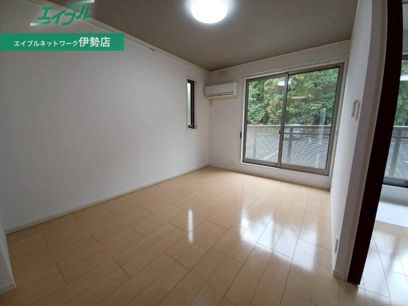 居室・リビング　別部屋参考写真です
