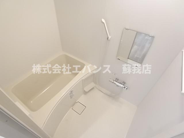 バス・シャワールーム　落ち着いた空間のお風呂です